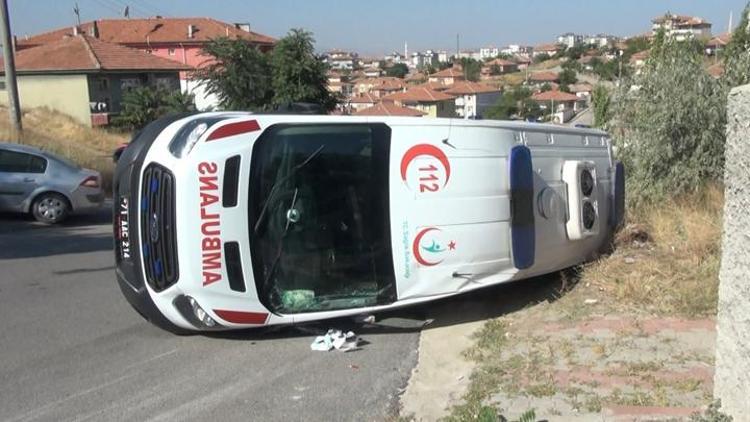 Kırıkkalede otomobil, ambulansa çarptı: 4 yaralı