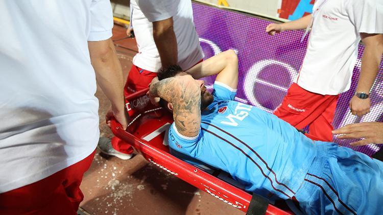 Son Dakika: Ümraniyespor-Trabzonspor maçında talihsiz sakatlık Dorukhan Toköz sedyeyle çıktı, açıklama yapıldı