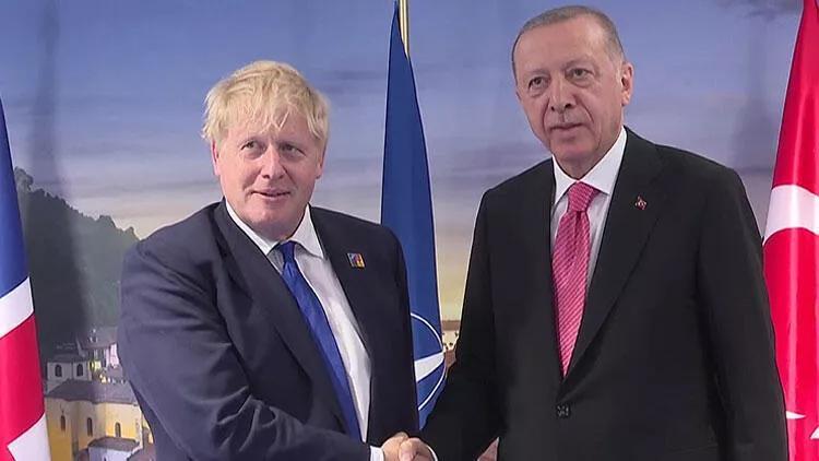 Boris Johnson, Türkiyenin kaçınılmaz küresel liderliği için Cumhurbaşkanı Erdoğanı tebrik etti