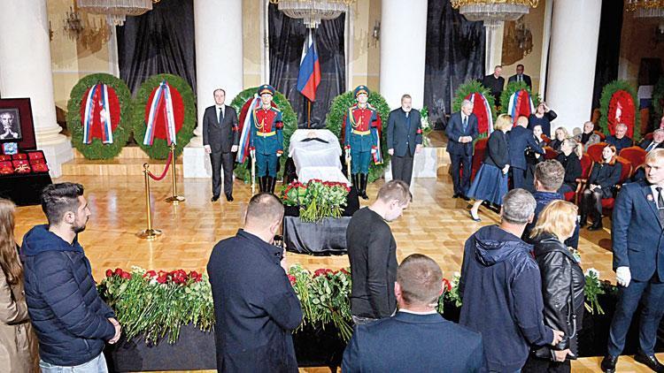 Gorbaçov için Putin’siz tören