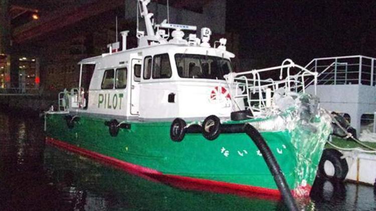 Japonyada kılavuz tekne dalgakırana çarptı: 2 ölü, 3 yaralı