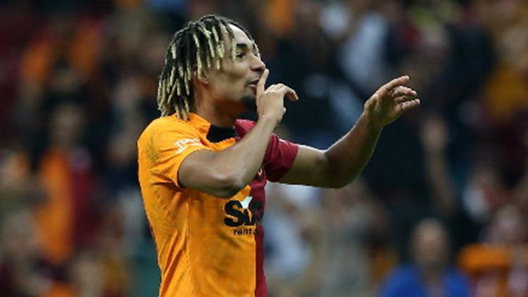 Galatasaray - Gaziantep FK maçında Sacha Boey damgası Taraftar ayakta alkışladı