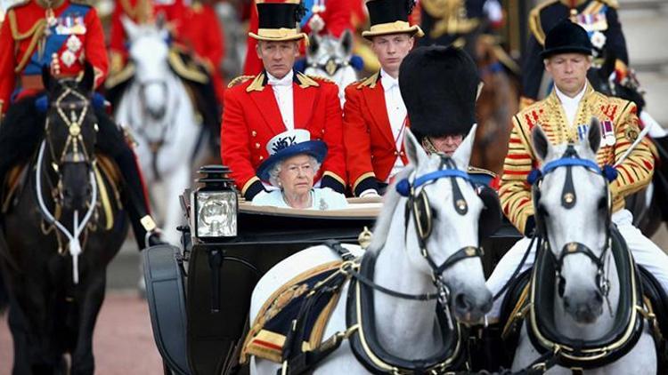 Londralı Türklerden Kraliçe II. Elizabeth için taziye mesajları