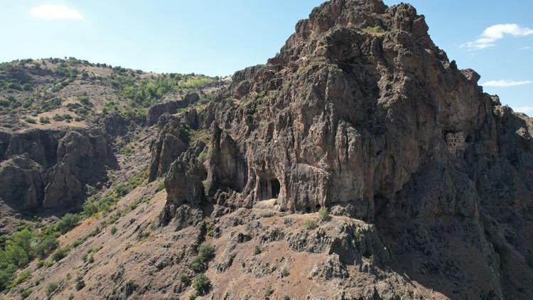 Tanıtım ve koruma bekleyen manastır