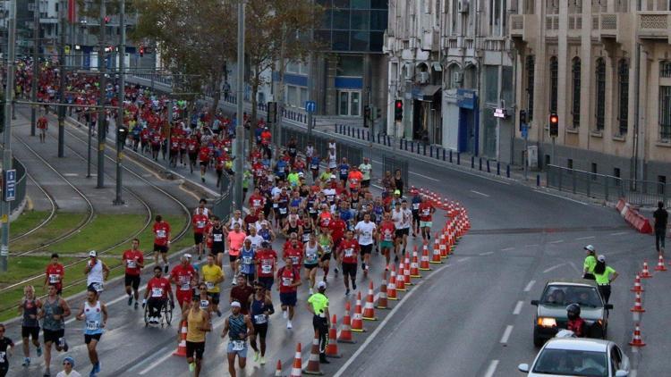 9 Eylül İzmir Yarı Maratonuna rekor katılım