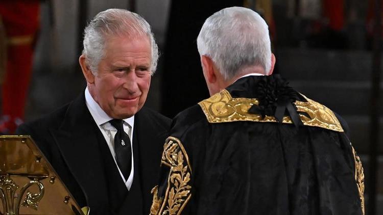 İngiltere Kralı III. Charles, Parlamentoda... Taziyeleri kabul etti