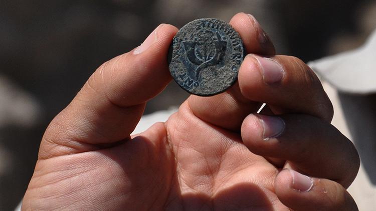 Hamaç Höyük kazısında Helenistik döneme ait bronz sikke bulundu: Önemli bir bulgu
