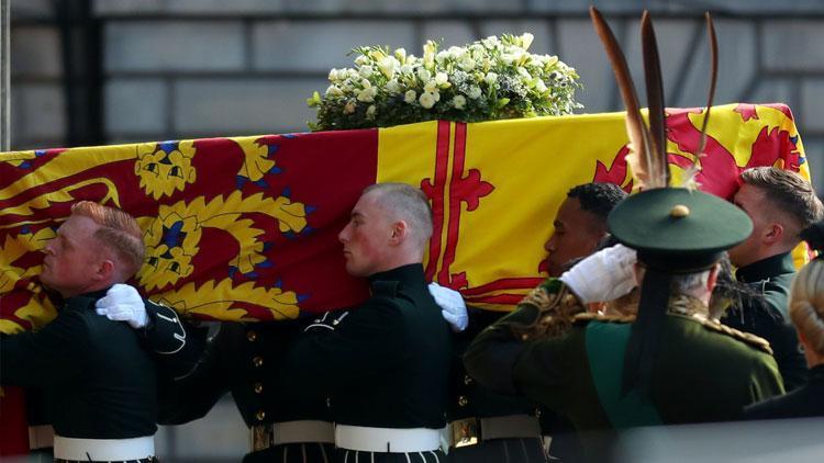 Kraliçe II. Elizabethin cenaze masraflarının 6 milyar sterlin tutacağı iddia edildi