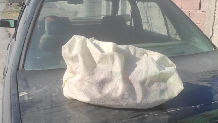 Araç üzerine torba içinde bırakılmıştı Bebek korumaya alındı