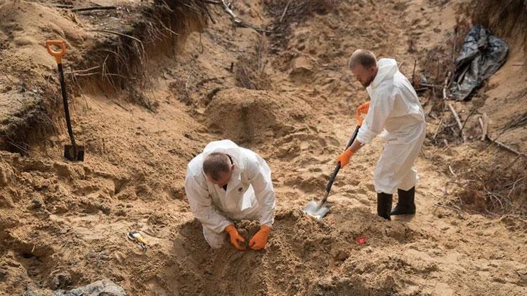 Zelenski: İzyumdaki toplu mezarda 400den fazla ceset bulundu