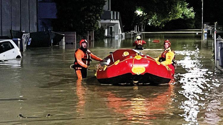 İtalya’yı sel vurdu: 10 ölü 4 kayıp