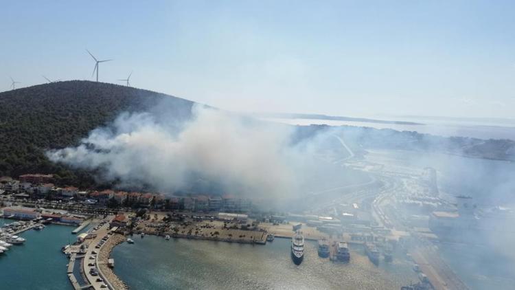 İzmirin Çeşme ilçesinde ve Tokatta orman yangını
