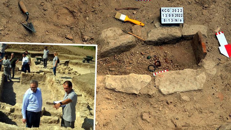 Bathonea  antik liman kenti kazılarında çıngıraklı, bilezikli çocuk mezarı bulundu