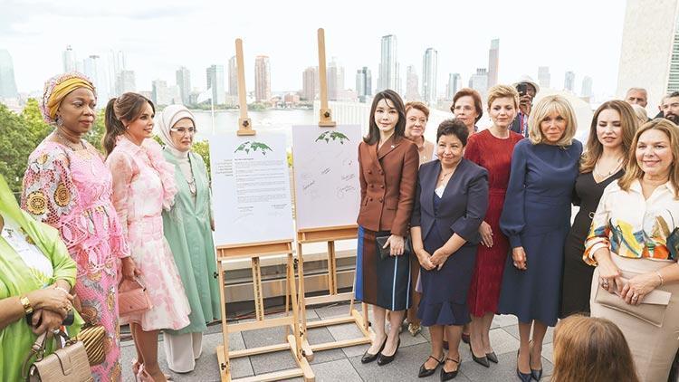 Türk mutfağında first lady buluşması: Lokum sarıp, akide şekeri kestiler