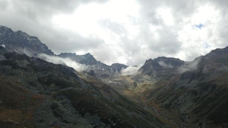 Rize’de yaylalara mevsimin ilk karı yağdı