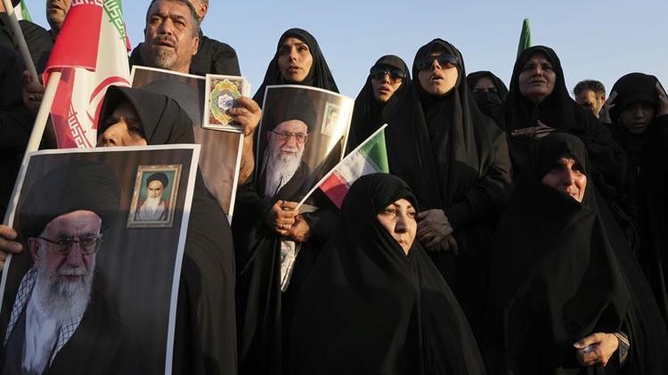 İran’da hükümet yanlılarından destek yürüyüşü