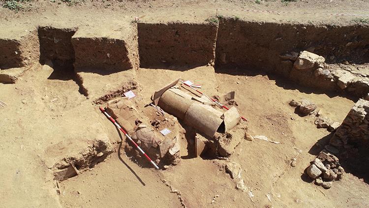 Çanakkalede Parion Antik Kentinde anne ve çocuğuna ait 2 bin yıllık mezar bulundu