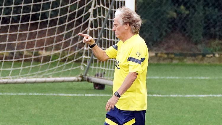 Fenerbahçede Beşiktaş derbisi öncesi Milli alarm Jorge Jesus 5 isimle görüşecek