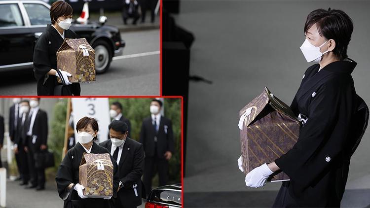 Tüm dünya Japonya’yı izliyor… Suikasta kurban giden Shinzo Abe’nin tartışmalı cenaze töreni protestolar eşliğinde başladı