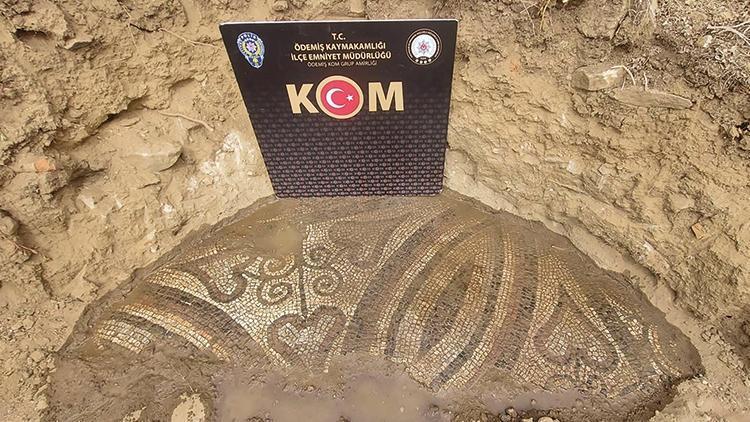İzmir’de 2 bin yıllık mozaik ele geçirildi: 1 gözaltı