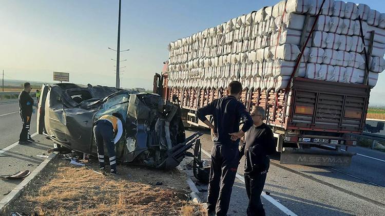 Malatyada kamyona çarpan hafif ticari araç devrildi: 2 ölü