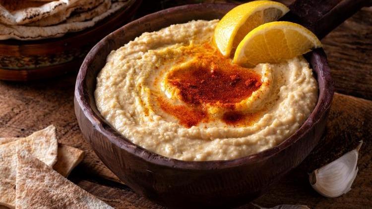 En güzel mezelerden biri... Humus nasıl yapılır, malzemeleri neler? İşte tam kıvamında humus tarifi