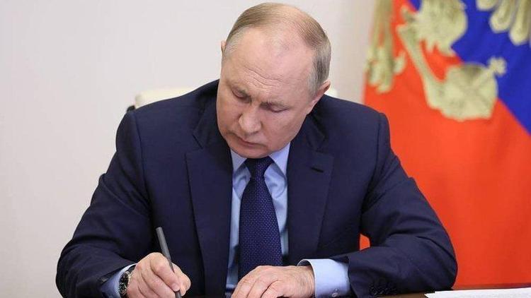 Son dakika: Putin kararnameyi imzaladı Herson ve Zaporijya...