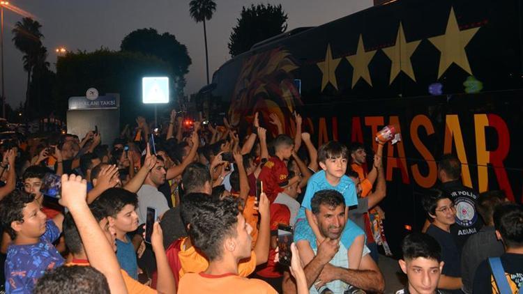 Galatasaray kafilesi, Adanada coşkuyla karşılandı