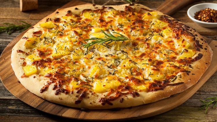 Soğanlı ve patatesli pizza tarifi