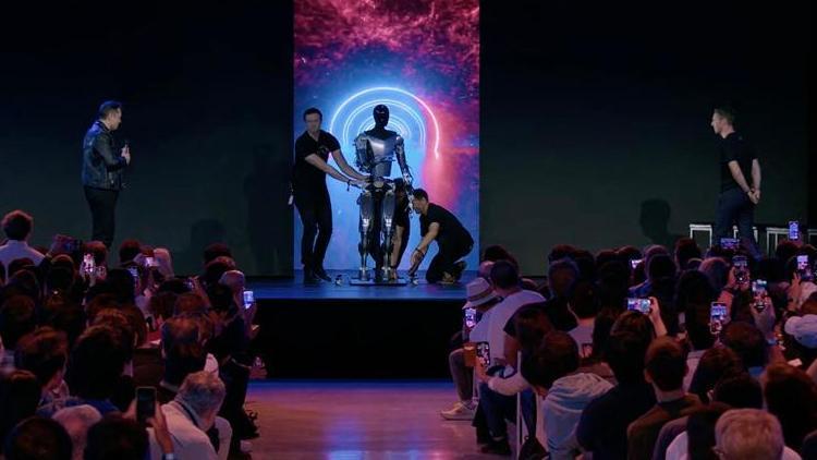 Tesla, insansı robot Optimusu tanıttı Musk: Aklınızı başınızdan alacak