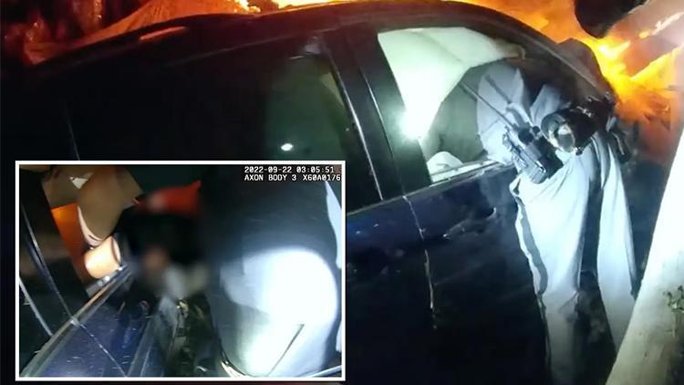Sosyal medya bu görüntüleri konuşuyor: Kahraman polis kamerada... Yanan aracın içine atladı