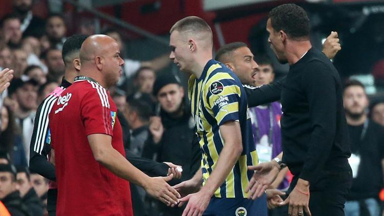 Beşiktaş - Fenerbahçe derbisinde gergin anlar Valerien Ismael tepki gösterdi, Jorge Jesus olayı büyümeden önledi