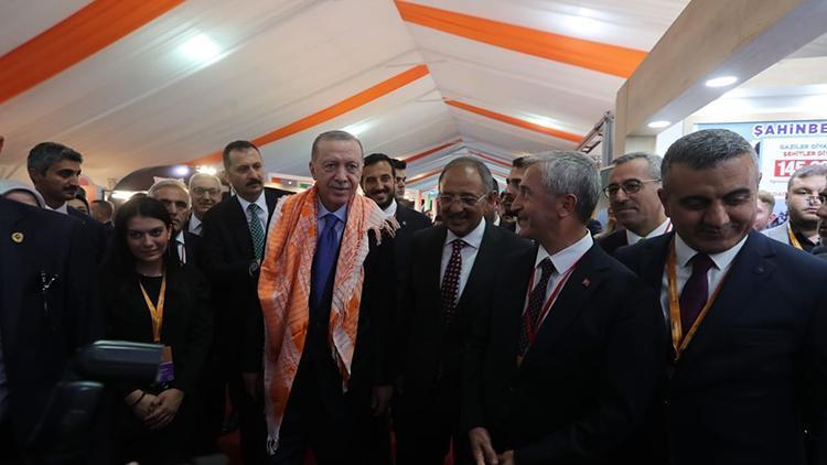 Cumhurbaşkanı Erdoğan Şahinbey standını ziyaret etti