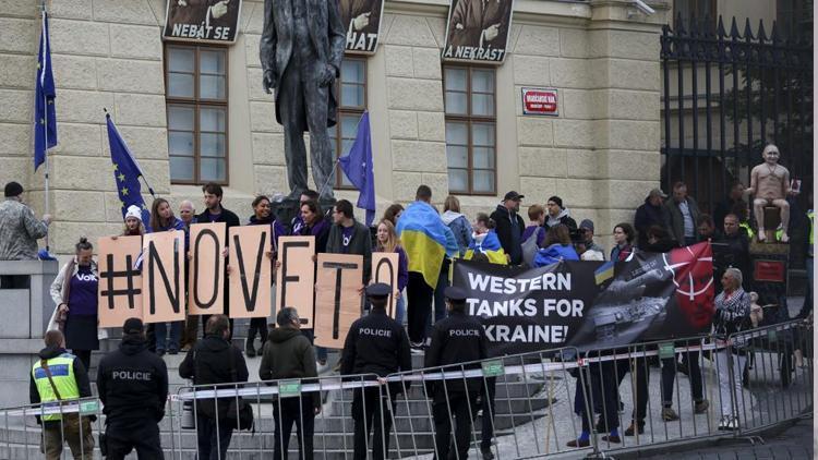 Prag’daki AB zirvesi öncesi Ukraynaya destek gösterisi
