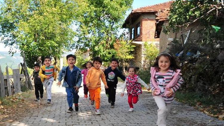 ‘İnek yavrusu’ sorusuna yanlış cevap verilince, çocuklar için köy yaşamı projesi başlattı