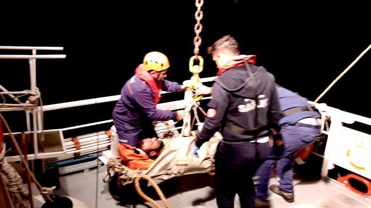 Bakırköy açıklarında demirli Malta bayraklı gemide zehirlenen 5 kişi hastaneye kaldırıldı
