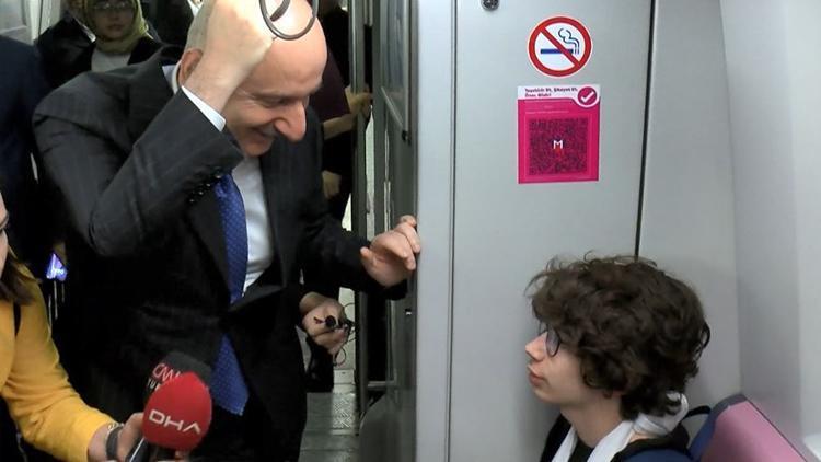 Ulaştırma ve Altyapı Bakanı Karaismailoğlu, Ankara uçağı için havalimanına metro ile gitti