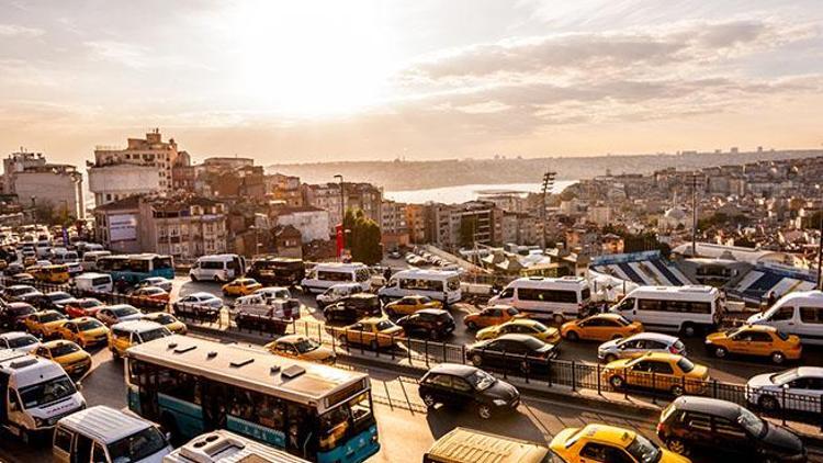 Ne olacak bu İstanbul trafiği İş saatleri araç hızı 10 km altında seyrediyor: Toplu taşımanın özel yolları olmalı
