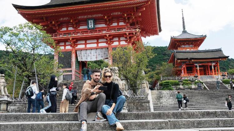 Japonya kapılarını turiste açtı