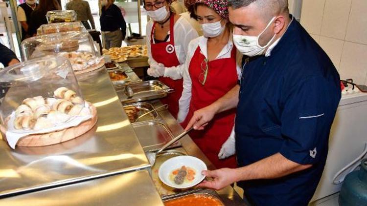 Barış Lokantasıyla hem vatandaşa ucuz yemek hem de kadın istihdamı sağlanıyor