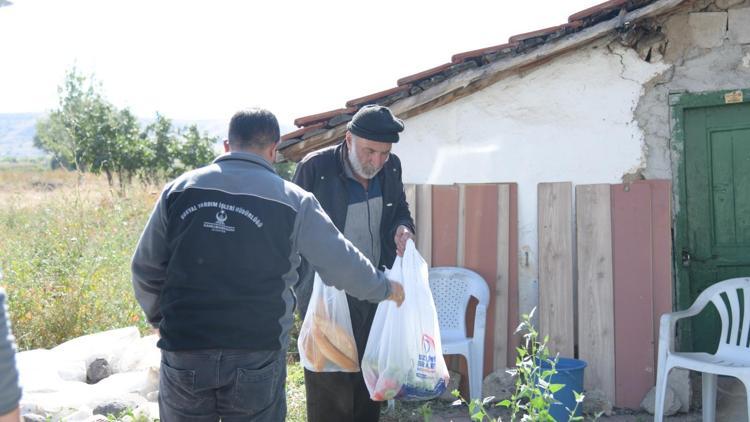 İhtiyaçlar alınıp teslim ediliyor