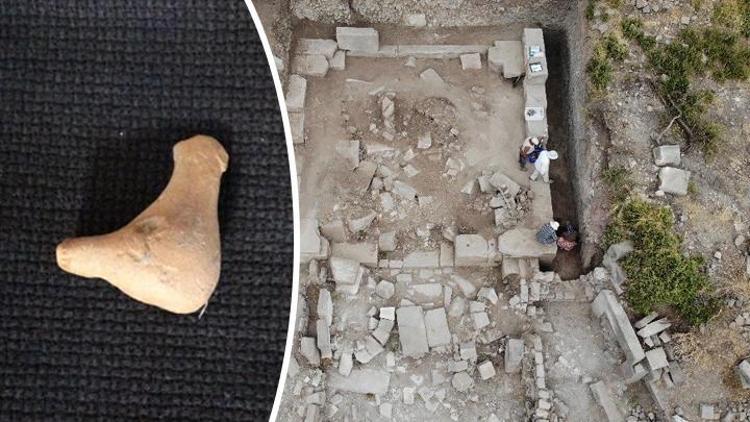 Assos’ta çocuk mezarlarına hediye olarak konulan 2 bin yıllık düdük bulundu