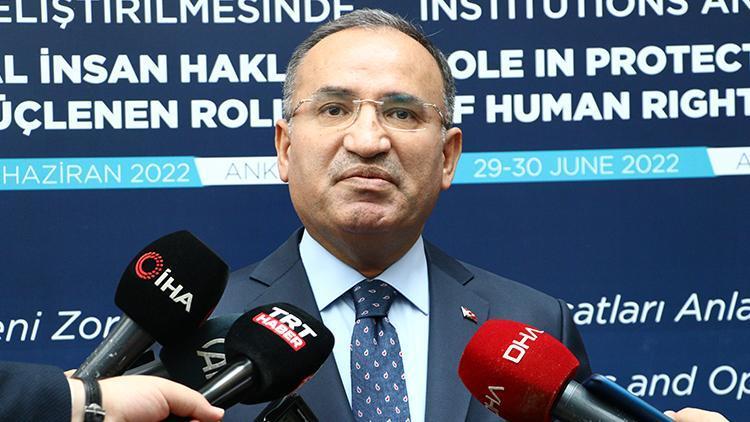 Adalet Bakanı Bozdağ: Hem başını açmak, hem başını örtmek, bu ikisi birlikte teminat altına alınıyor