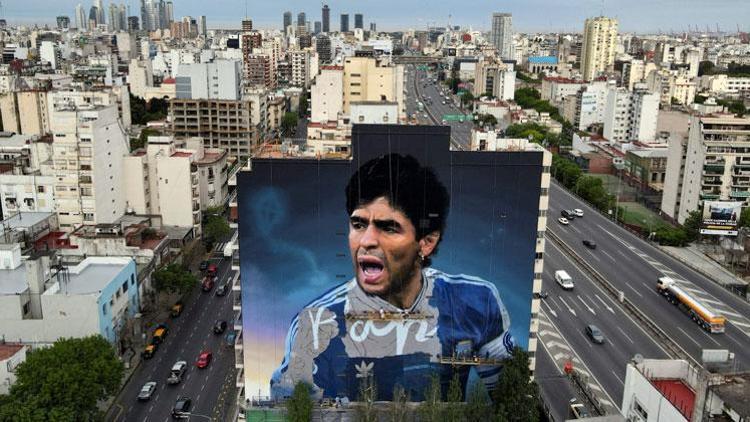 Maradona, Buenos Aireste halkı selamlıyor