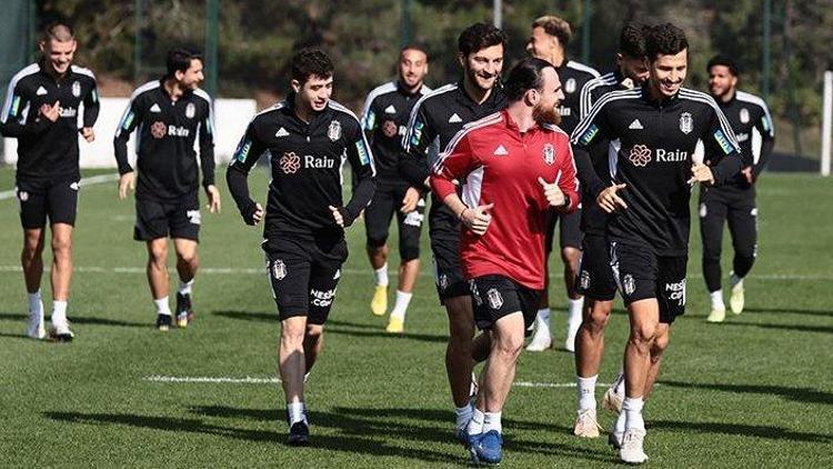 Beşiktaş, U19 Antrenörü Serdar Topraktepe yönetiminde çalıştı