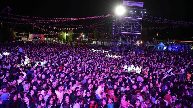 Festival tadında eğlence