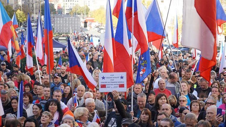 Çekya’da Rusya’ya yapılan yaptırımlar protesto edildi