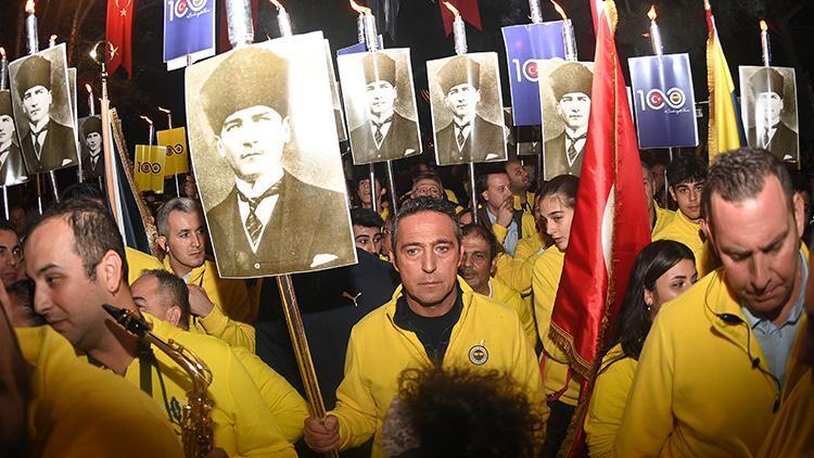 Fenerbahçe camiası, Cumhuriyet’in 99’uncu yılı için yürüdü