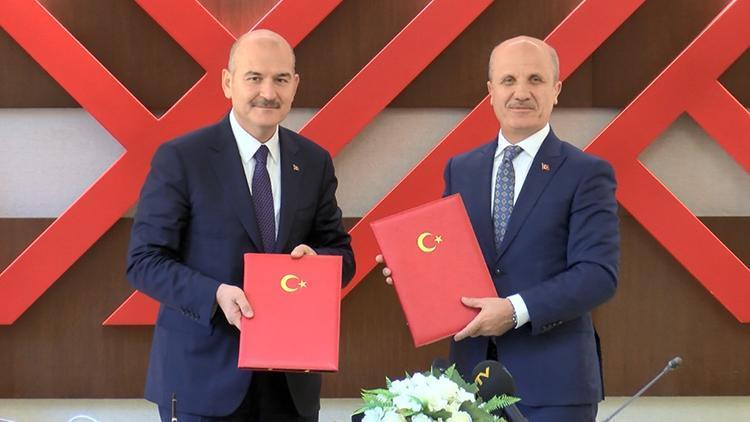 Bakan Soylu ve YÖK Başkanı Özvar muhtarların eğitimine ilişkin protokol imzaladı