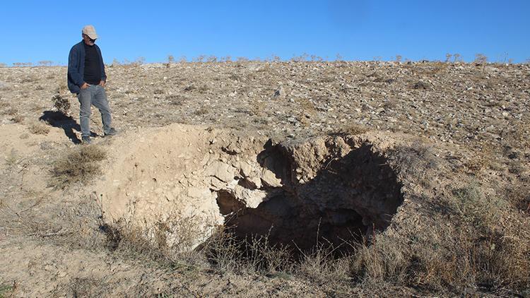 Aksarayda 10 metre derinliğinde obruk oluştu